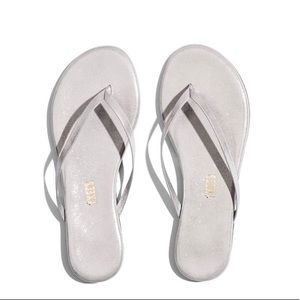 New NwT Tkees Silver Sparkle Sandals Shoes
